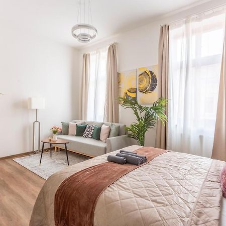 Explore Budapest From A Luxurious Cozy Apartment Exterior photo