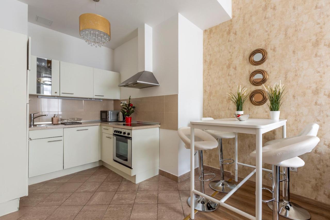 Explore Budapest From A Luxurious Cozy Apartment Exterior photo