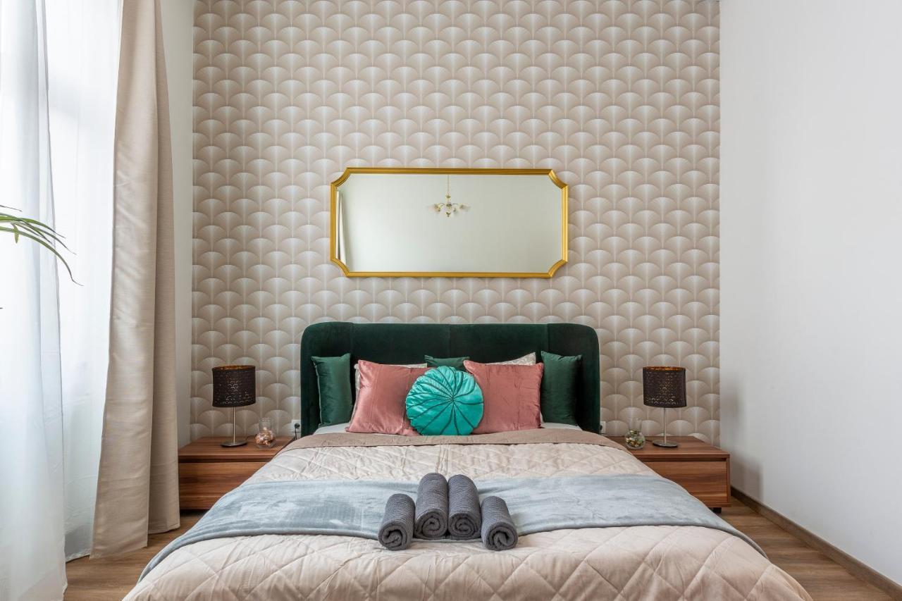 Explore Budapest From A Luxurious Cozy Apartment Exterior photo
