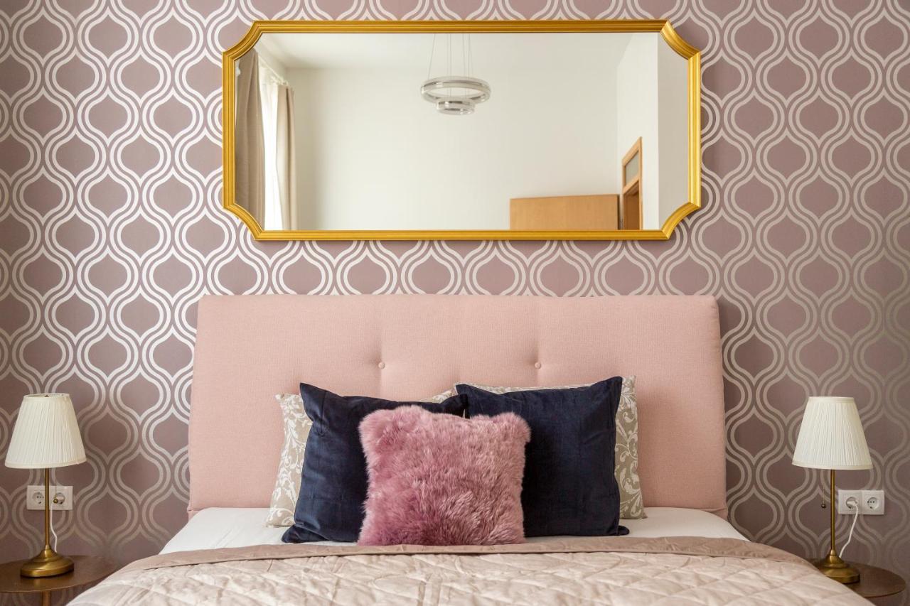 Explore Budapest From A Luxurious Cozy Apartment Exterior photo