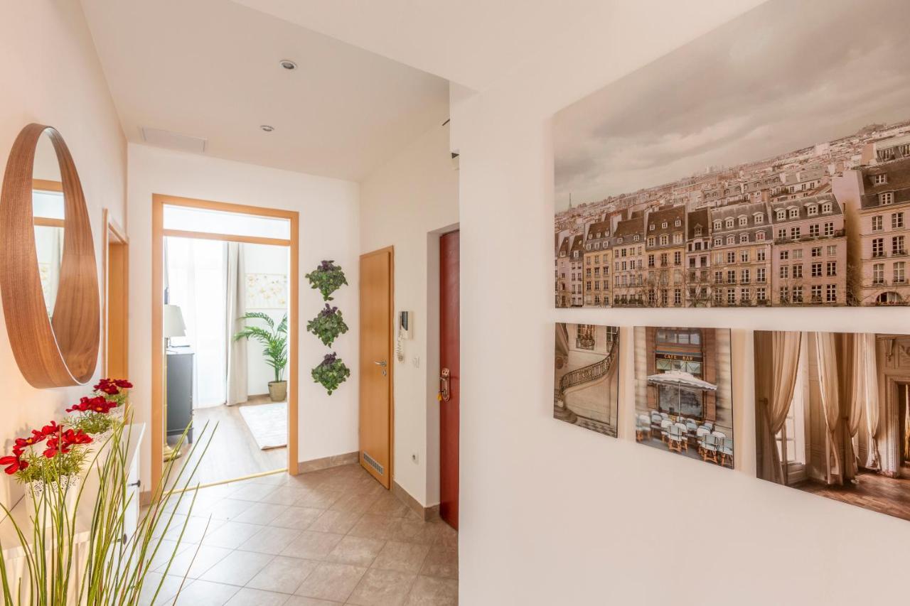 Explore Budapest From A Luxurious Cozy Apartment Exterior photo